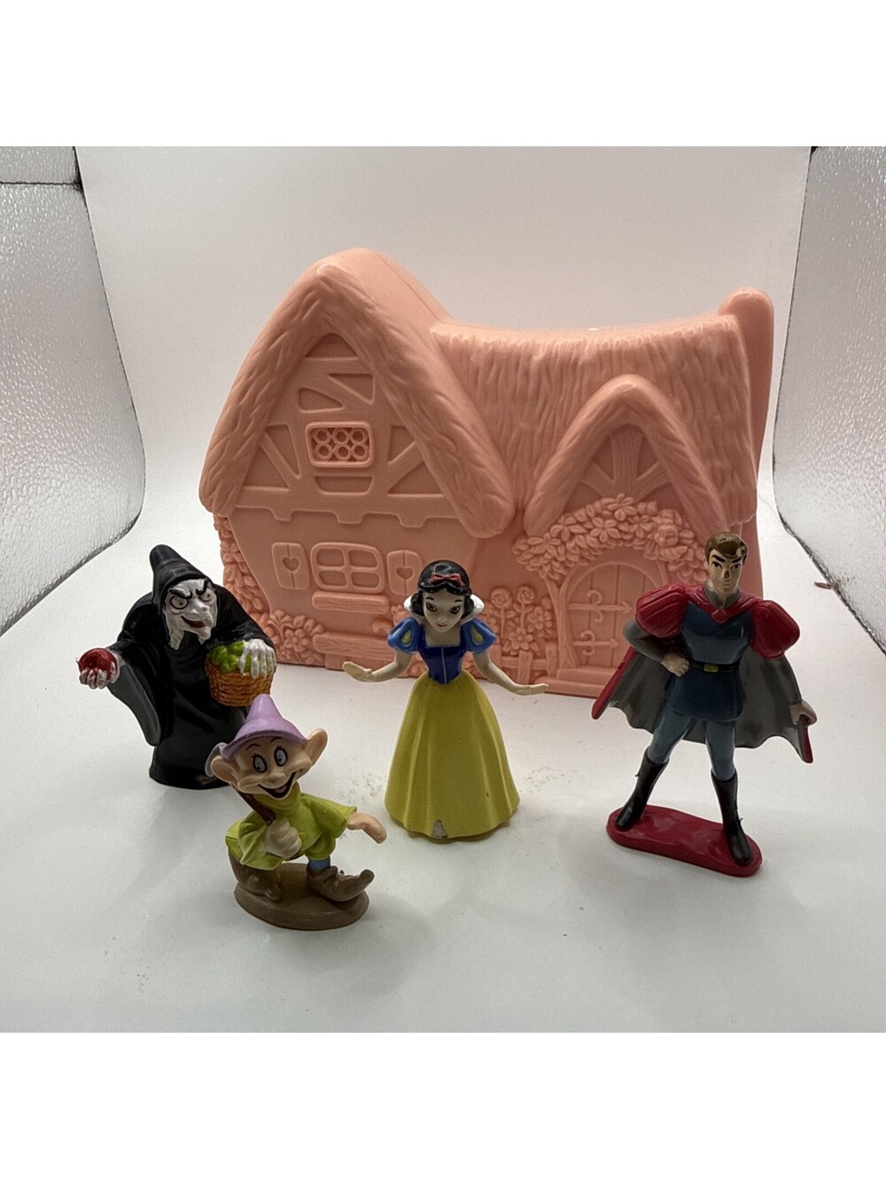 Vintage 1993 Mattel Disney Snow White Once Upon a Time Playset 4Figures